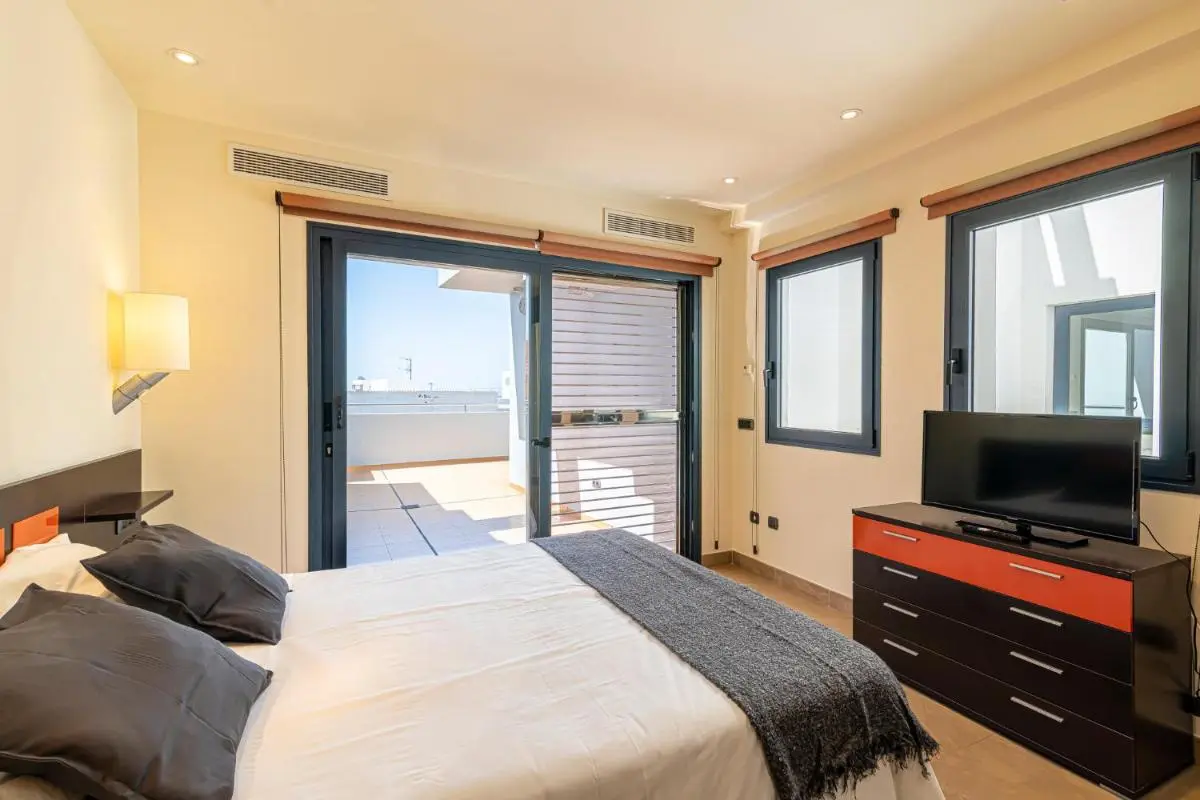 Image 1 of LUXURY HOLIDAYS SUITES, Playa de los Cristianos