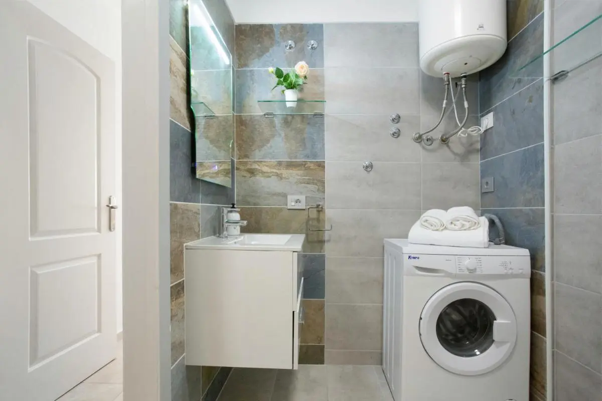 Image 2 of La Octava Isla