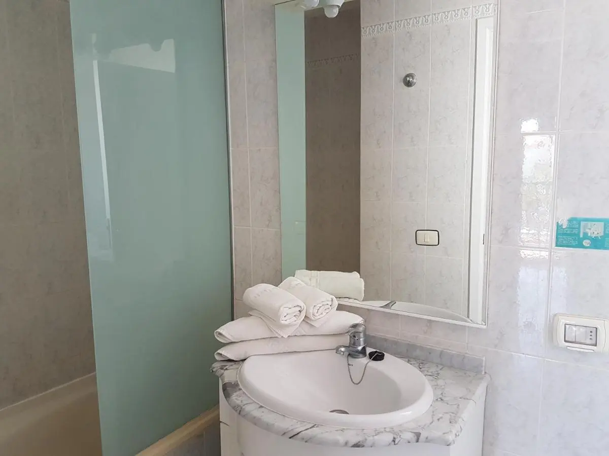 Image 2 of Las Adelfas 2