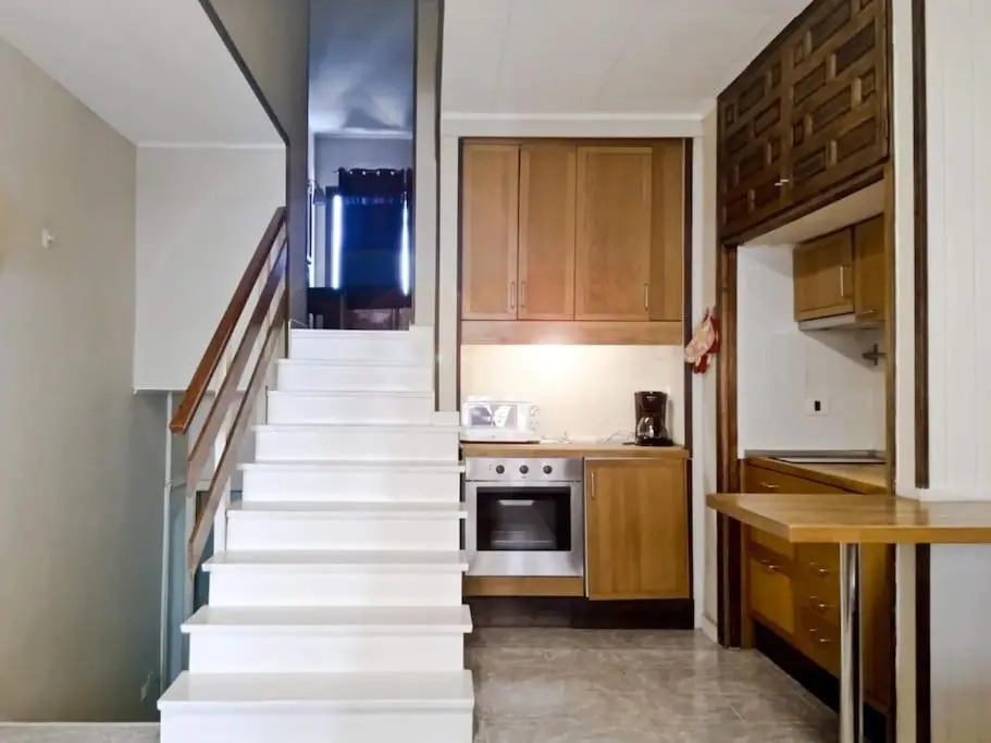 Image 2 of Modernes Appartment mit Bergblick und großen Pool