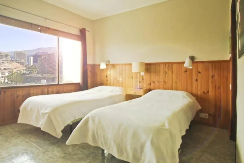 Image 1 of Modernes Appartment mit Bergblick und großen Pool