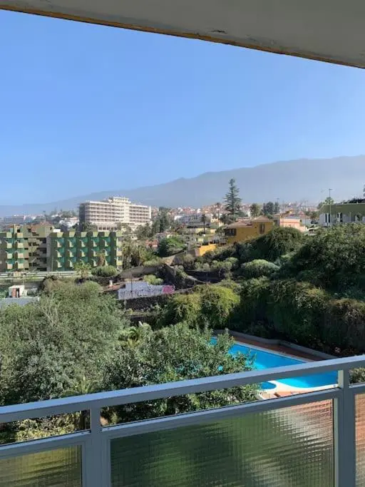 Image 5 of Modernes Appartment mit Bergblick und großen Pool