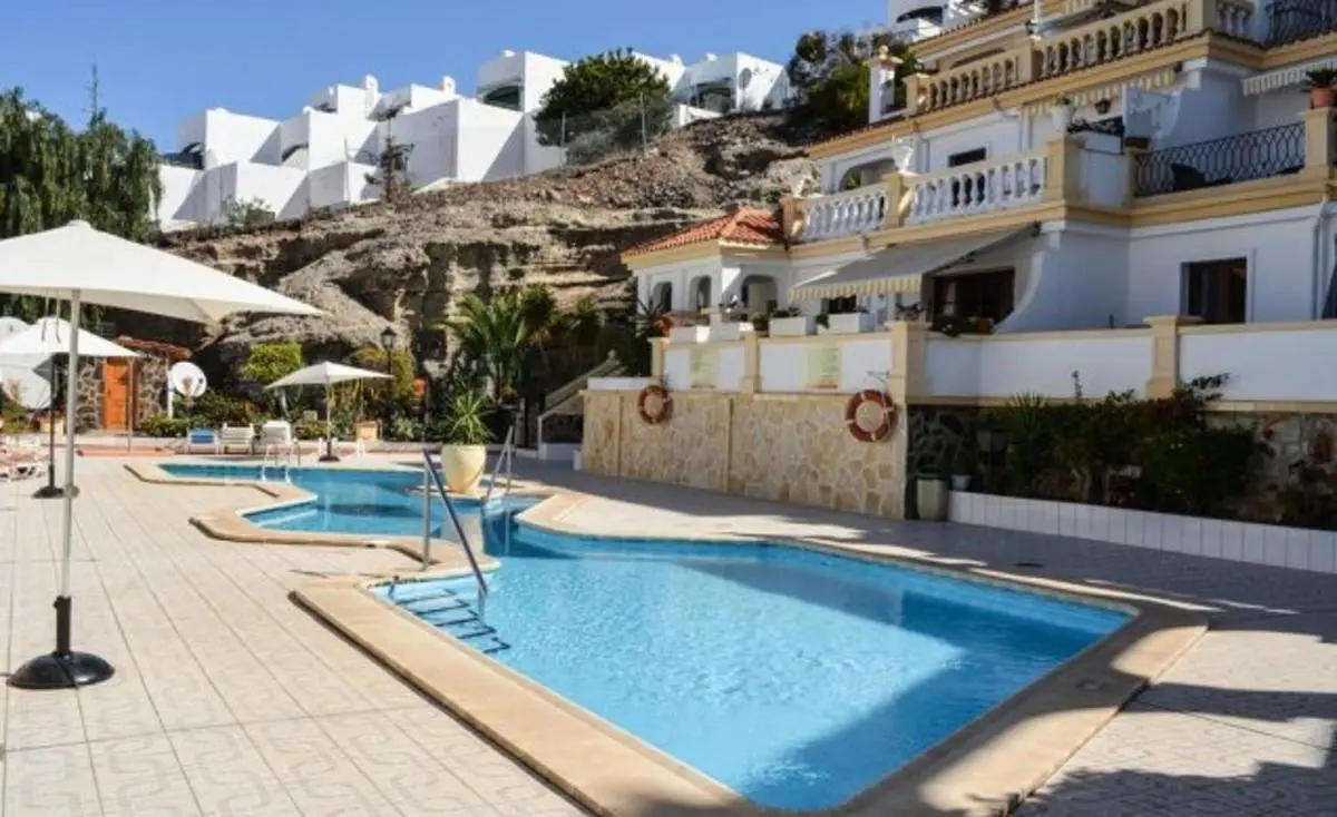 Image 3 of Nice apartment with heating pool.