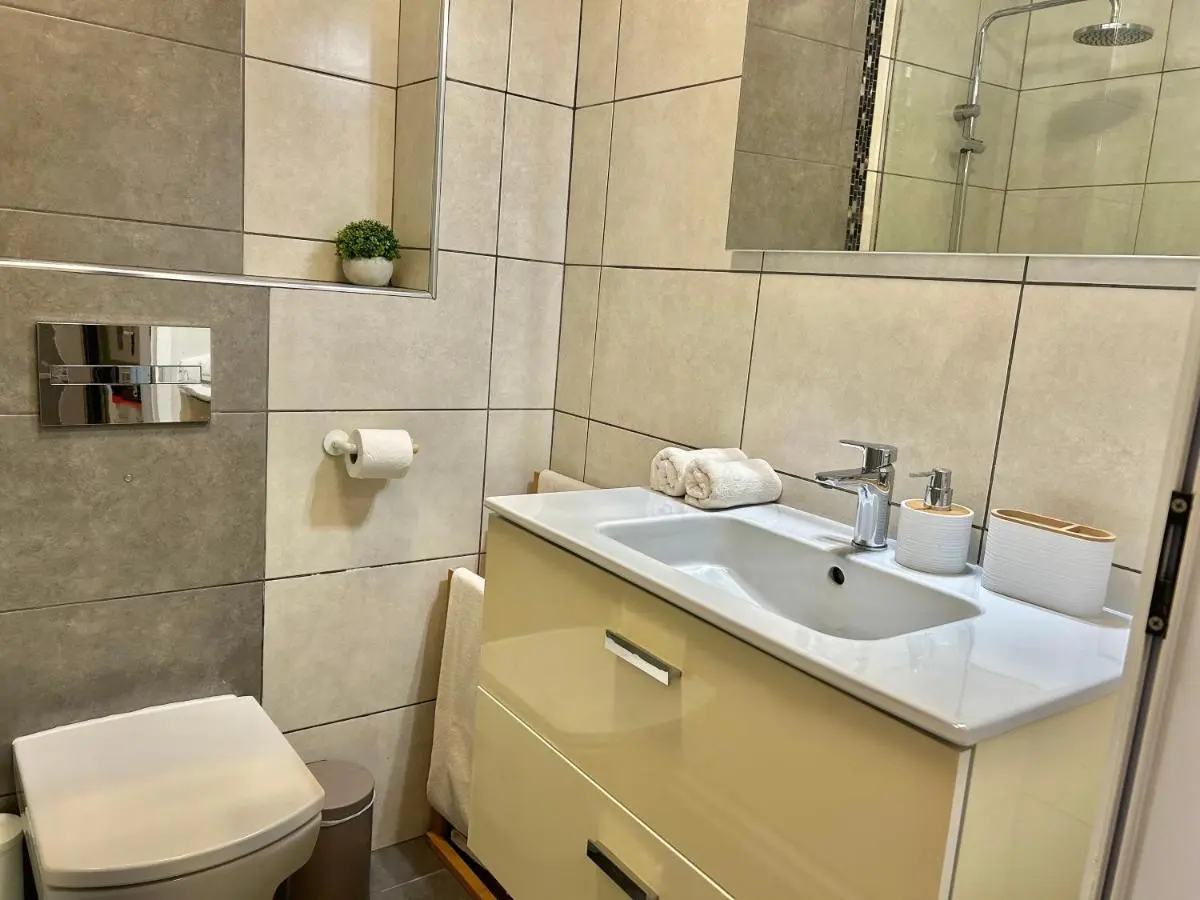 Image 2 of Olympia Palmalicious Apartment