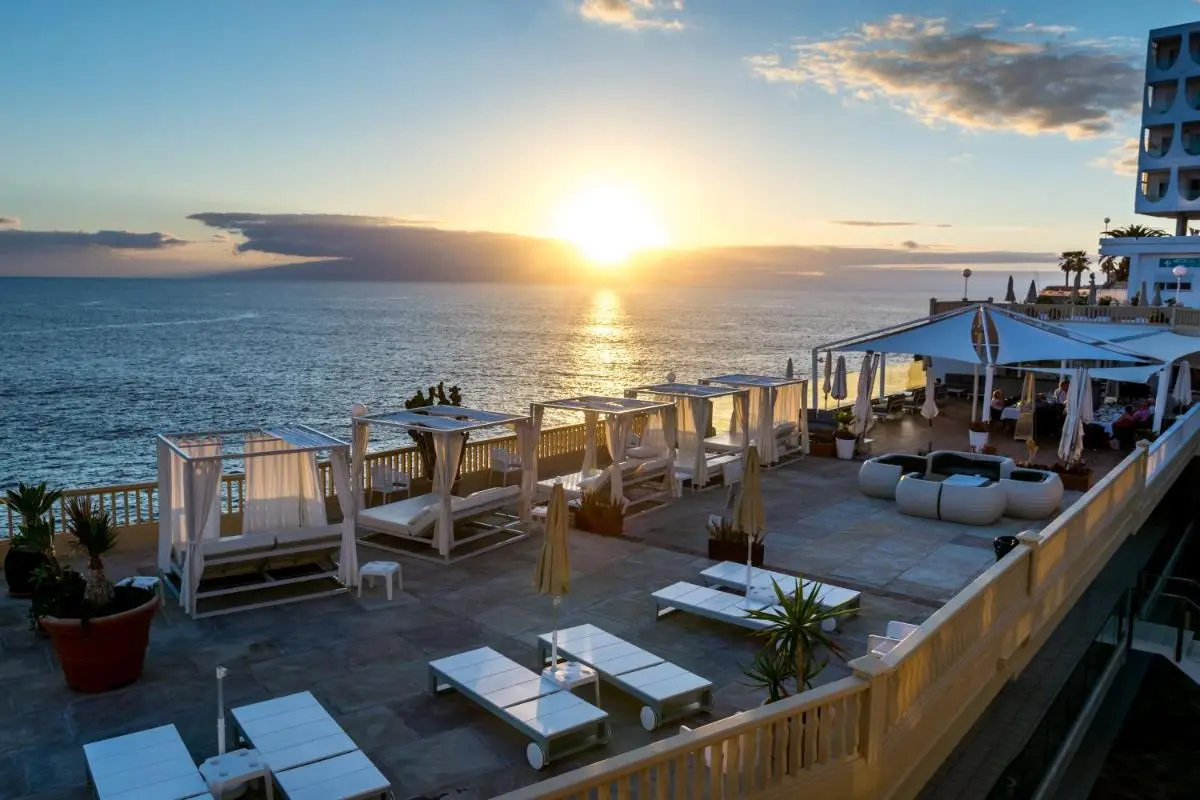 Image 3 of Ona Pearly Grey