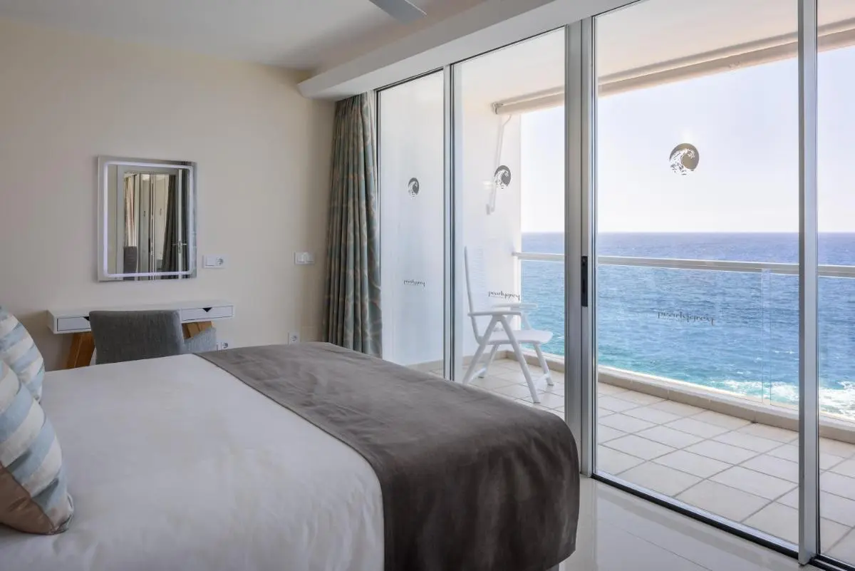 Image 1 of Ona Pearly Grey