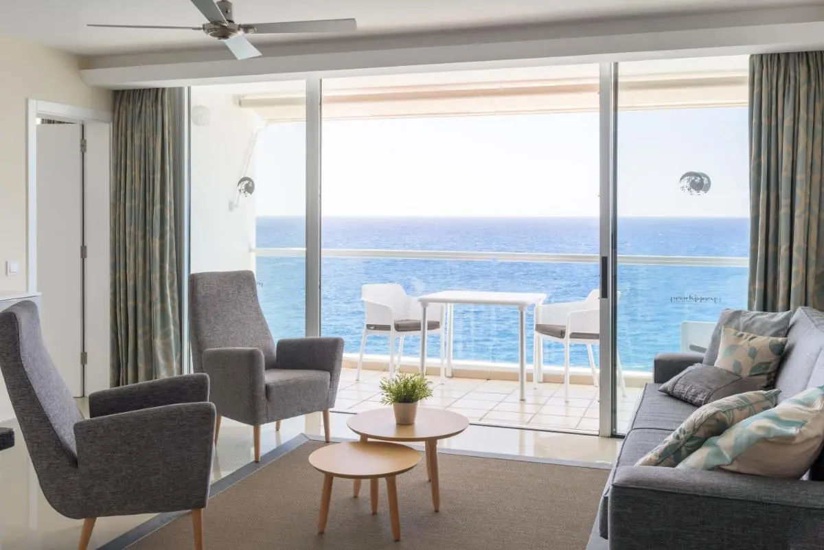 Image 5 of Ona Pearly Grey