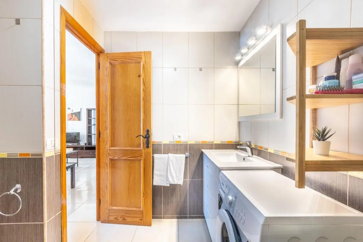 Image 2 of Paradise Flat near Hard Rock with pool