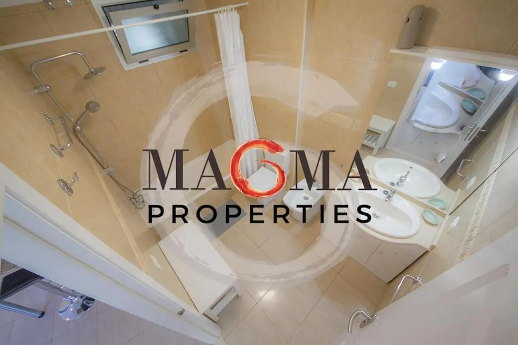 Image 2 of Paradise Golf Holiday House