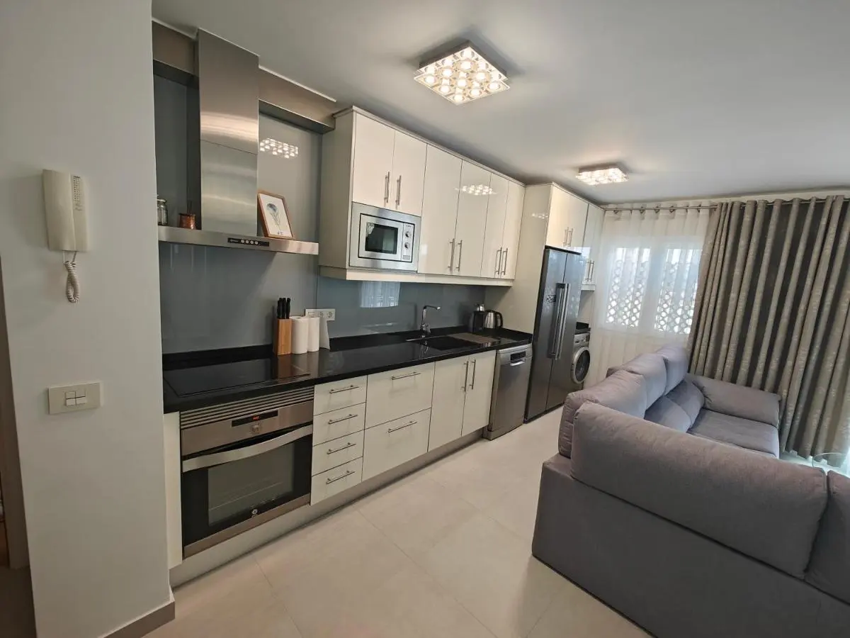 Image 2 of SUN APARTMENT – 3 bedrooms, priv parking, pool, AC, tv channels, fibre net