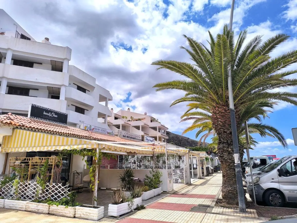 Image 6 of SUN APARTMENT – 3 bedrooms, priv parking, pool, AC, tv channels, fibre net