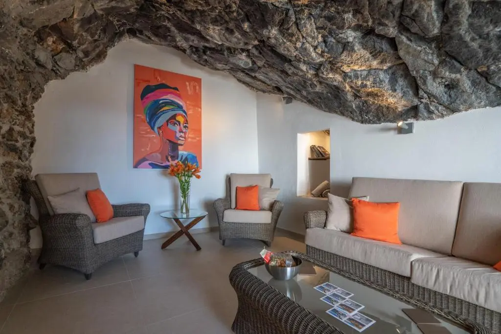 Image of Spectacular Cave with two large terraces (70m2) by the sea