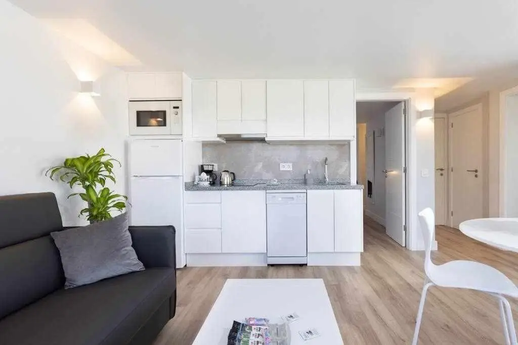 Image 4 of Sunny Island Lago Martianez 5