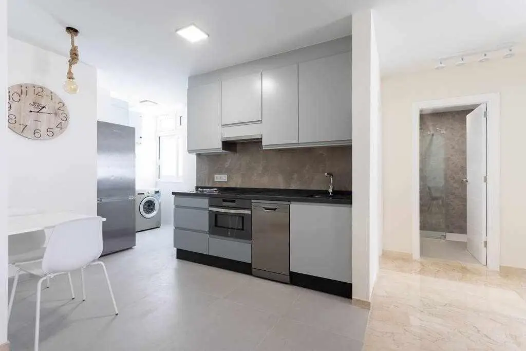 Image 4 of Sunny Island Martianez Valois