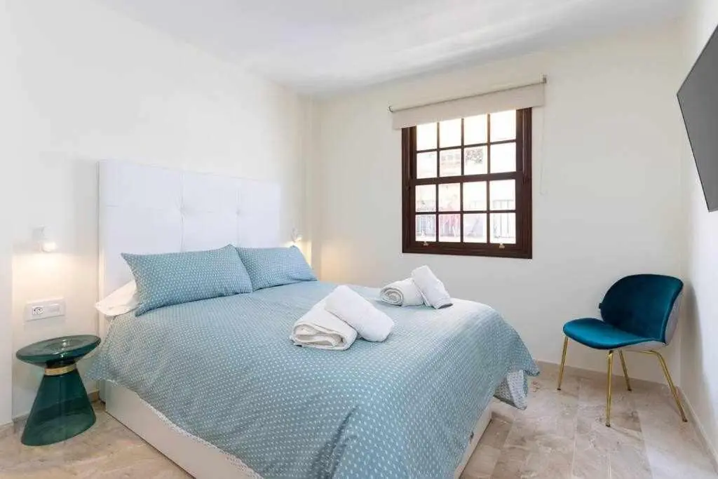 Image 1 of Sunny Island Martianez Valois