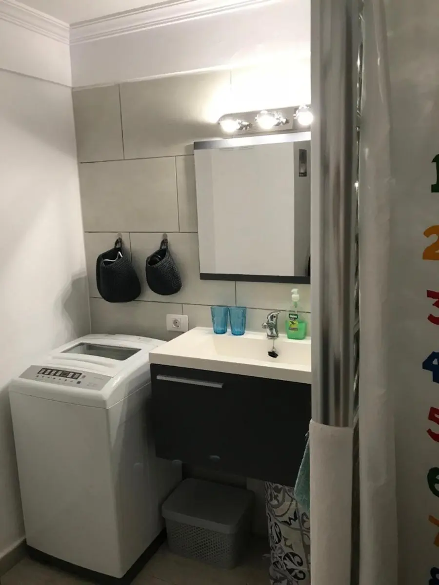 Image 2 of Sunset Avenida