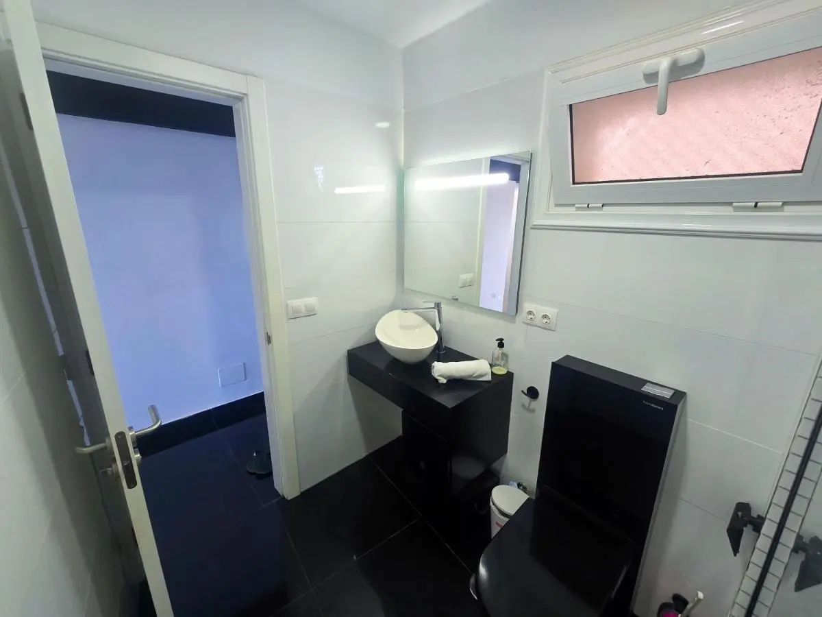 Image 2 of Sunset in Los Geranios by HelloApartments