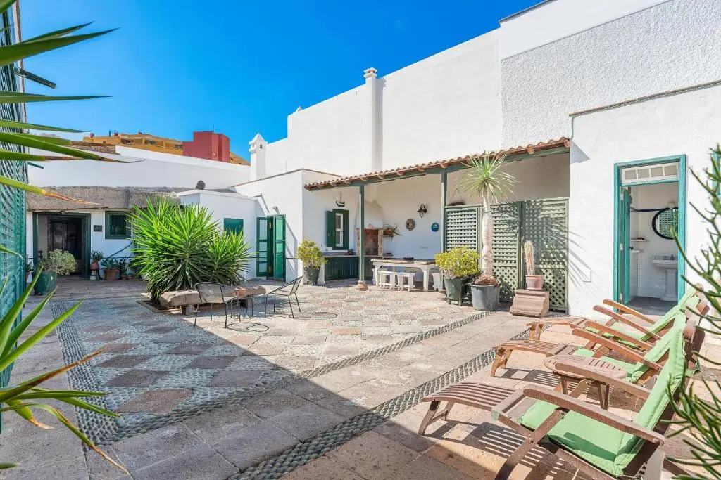 Image of Traditional Canary house next to the beach