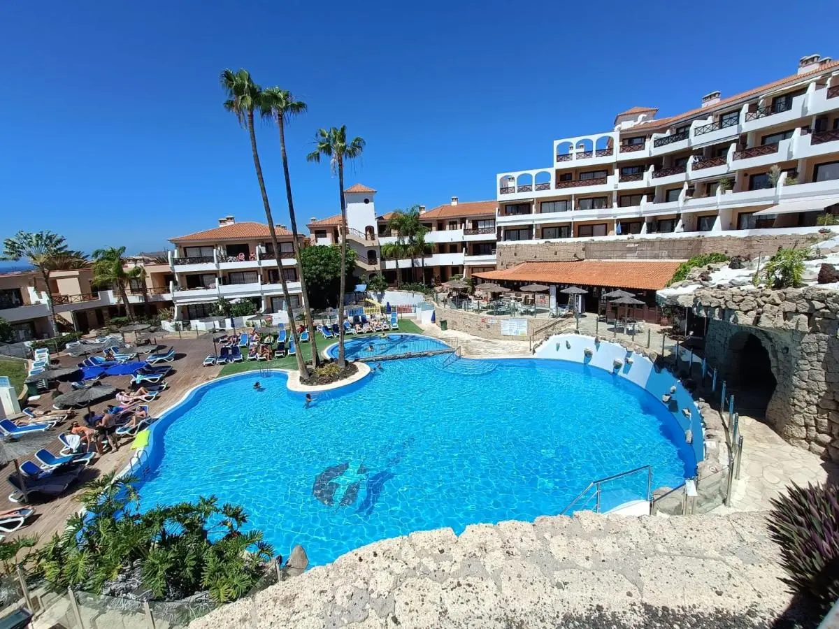 Image 2 of Wonderful apartment with pool and Wi-Fi