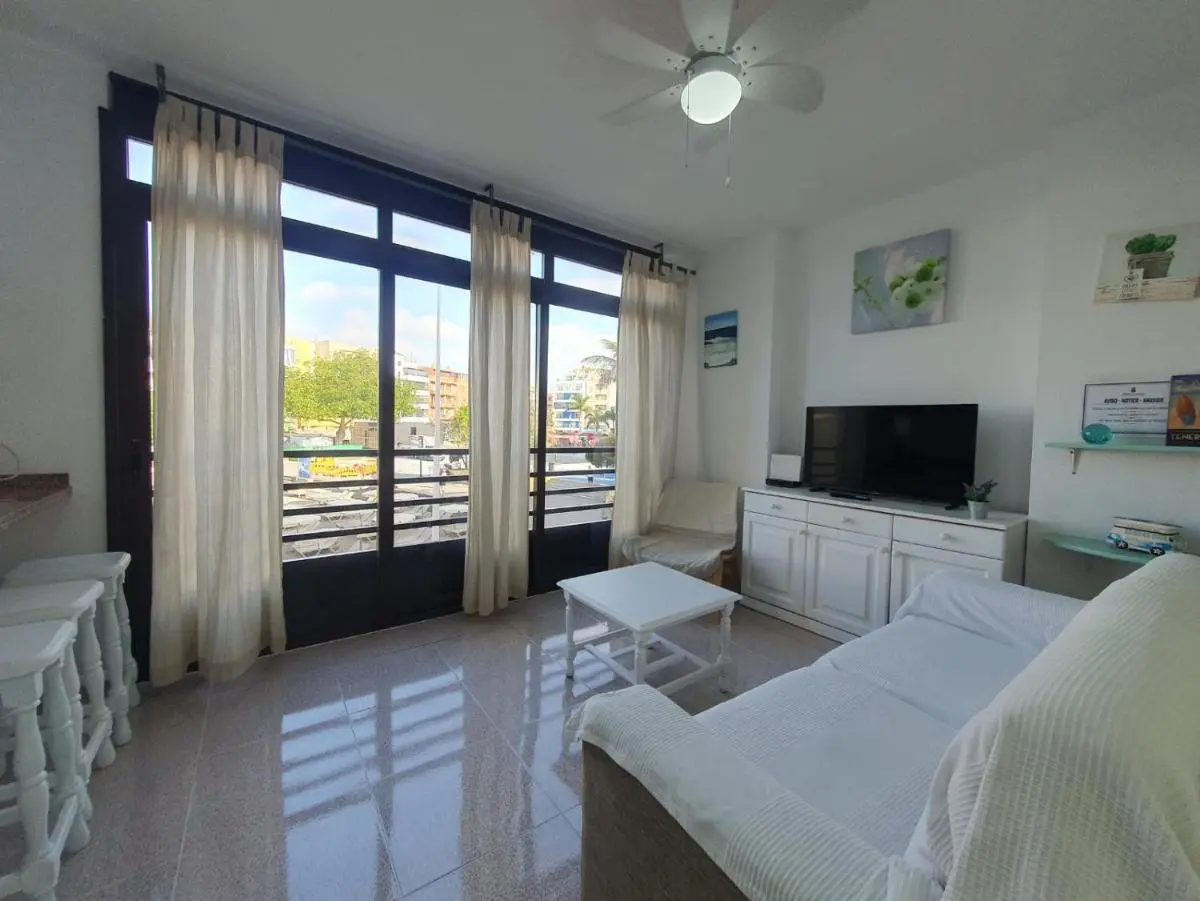 Image 4 of alquilaencanarias El Medano beach 1