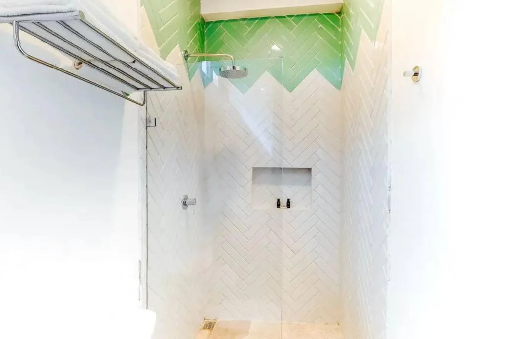 Image 2 of 105 Amena Charming 1BR 5 min to the Beach 20MB WIFI