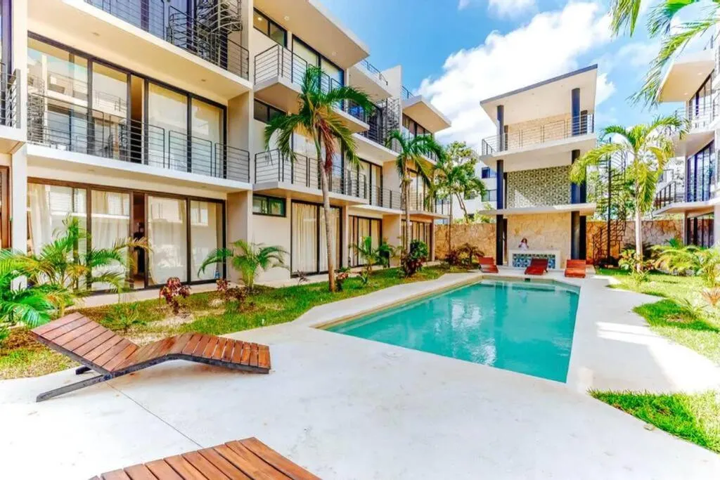 Image 3 of 105 Amena Charming 1BR 5 min to the Beach 20MB WIFI