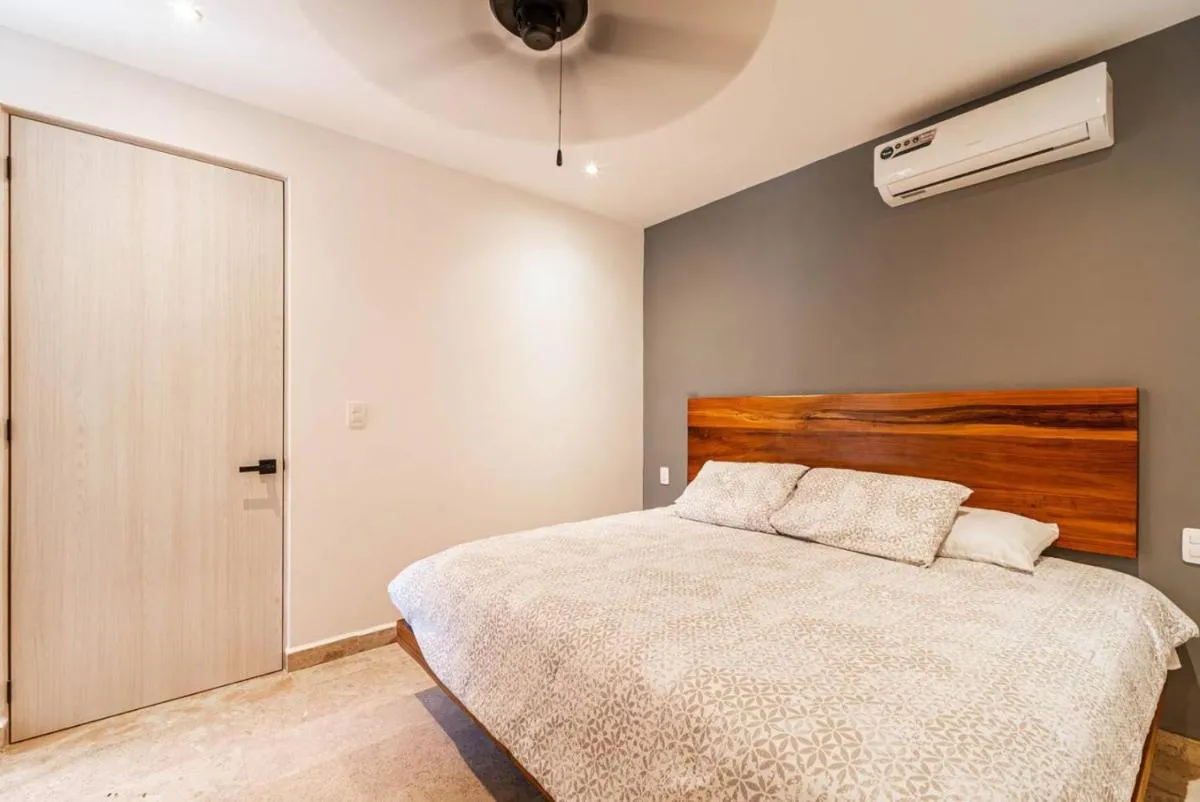 Image 1 of 1 BD Suite with Private Balcony, Rooftop Pool, Gym