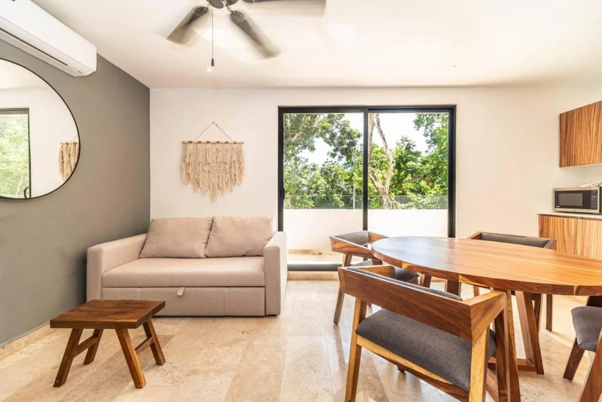 Image 4 of 1 BD Suite with Private Balcony, Rooftop Pool, Gym