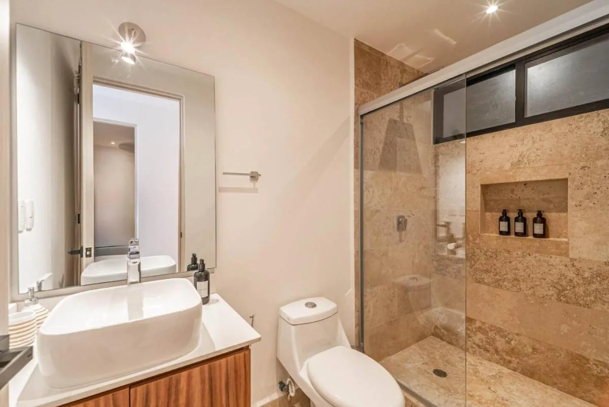 Image 2 of 1 BD Suite with Private Balcony, Rooftop Pool, Gym