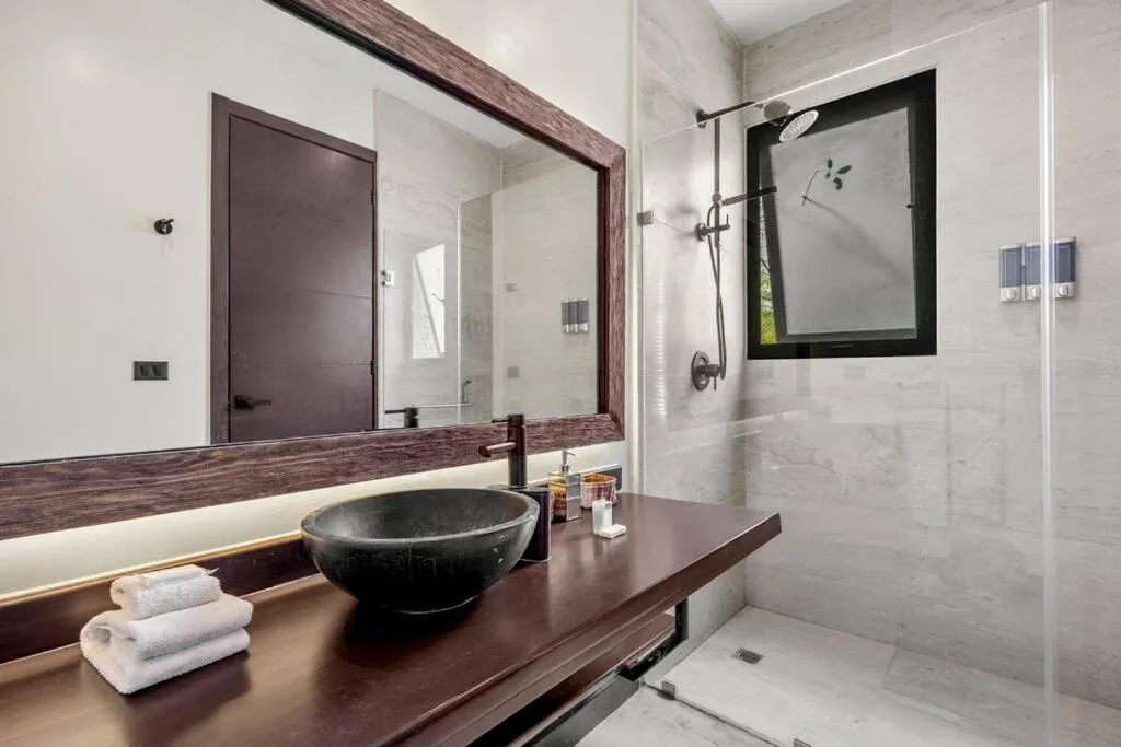 Image 4 of 1min to Downtown Asana Premium w/ Pool & Concierge