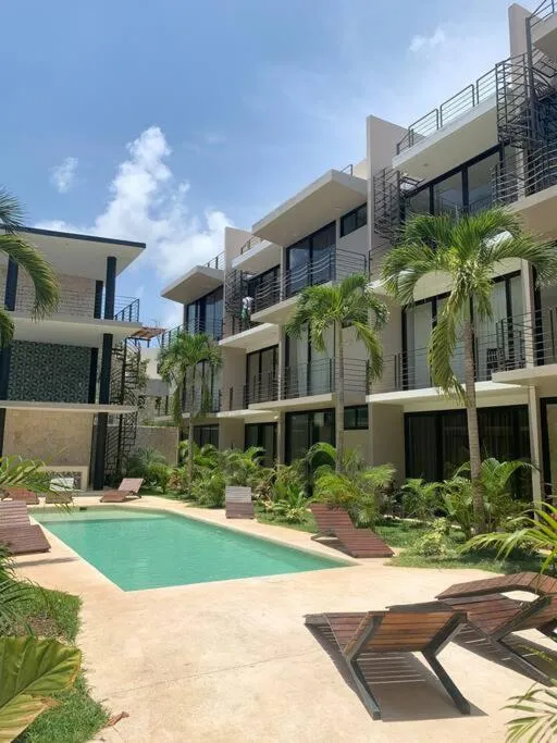 Image 6 of 203 AMENA, Minutes from the Sea Comfy 1BR Apt w/GYM