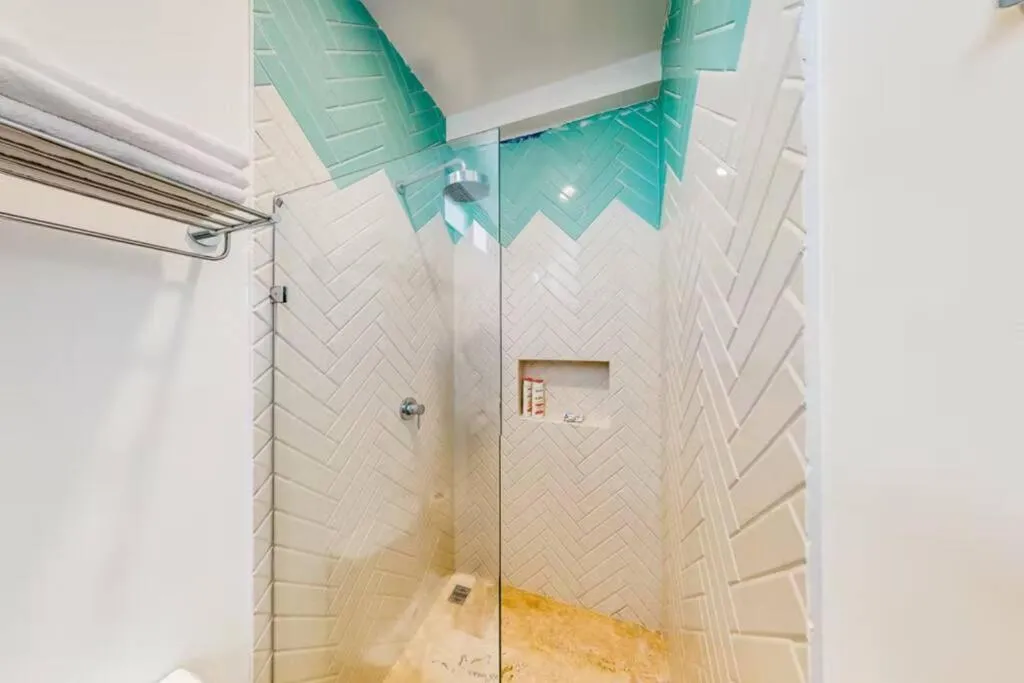 Image 2 of 203 AMENA, Minutes from the Sea Comfy 1BR Apt w/GYM