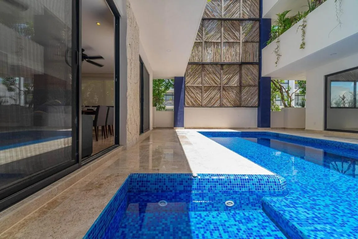 Image of 2 BD with Swim Up Pool, Gym