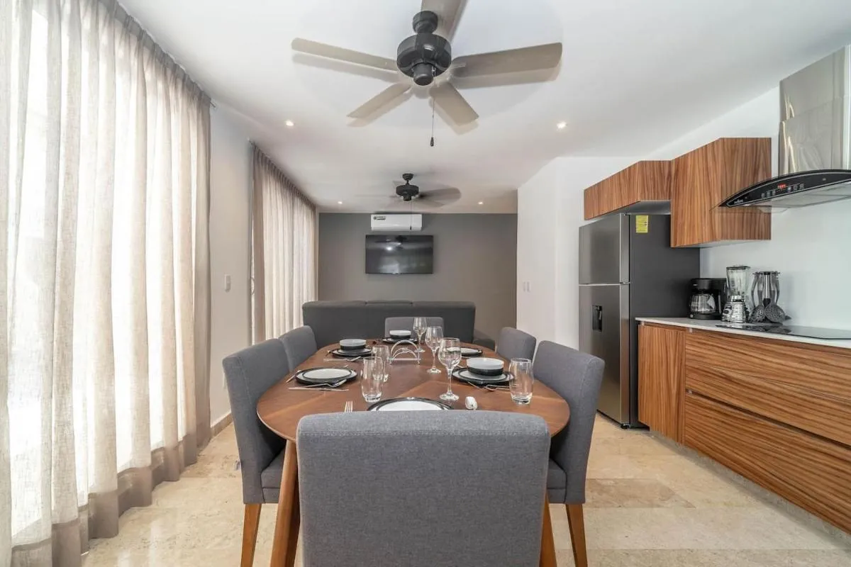 Image 6 of 2 BD with Swim Up Pool, Gym