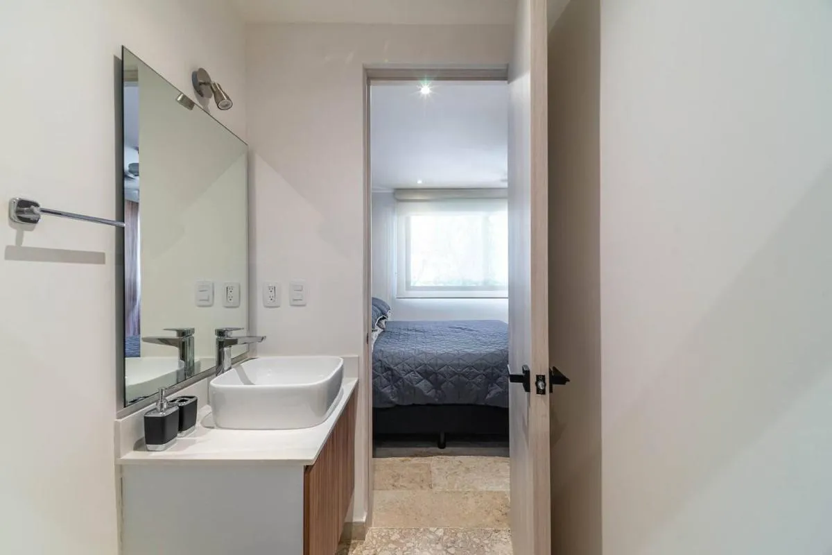 Image 2 of 2 BD with Swim Up Pool, Gym