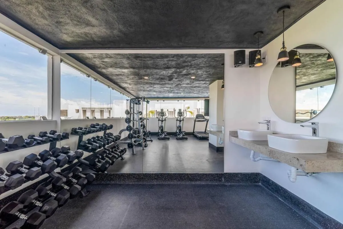 Image 4 of 2 BD with Swim Up Pool, Gym