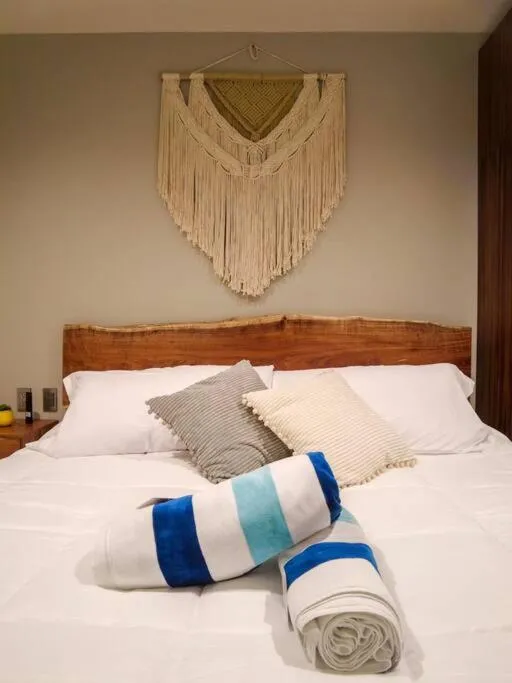 Image 3 of AKUA Premium Stress-Free Retreat