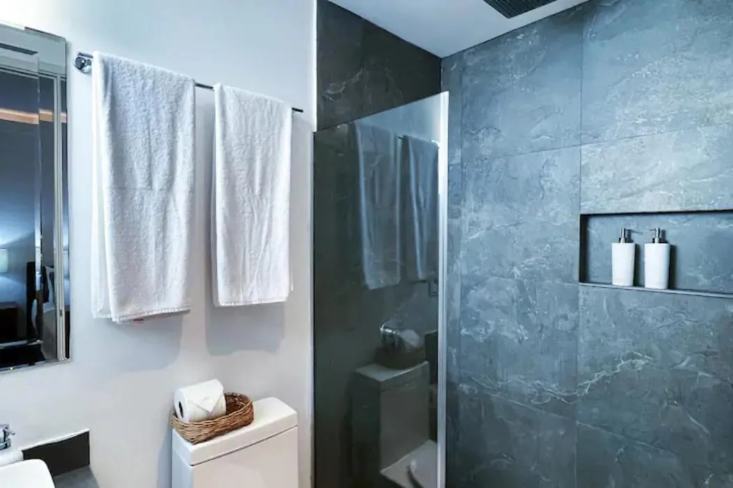 Image 2 of AKUTI By SANDY POWERFUL