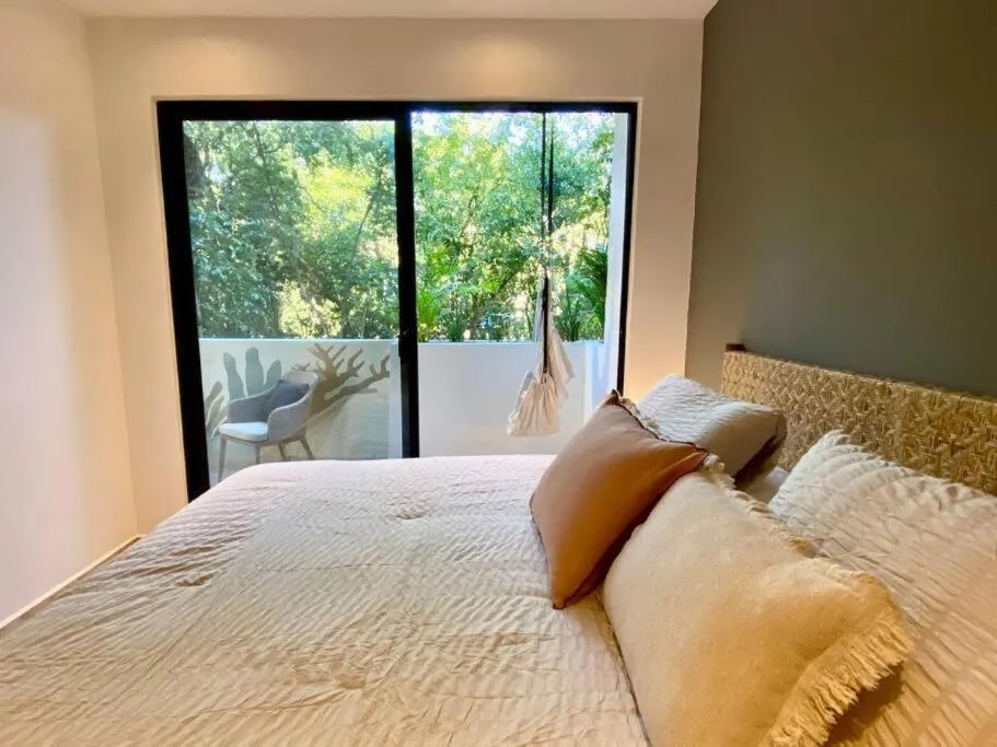 Image 1 of Apartamento nuevo estilo ecológico para 6 personas Aldea Zama Tulum