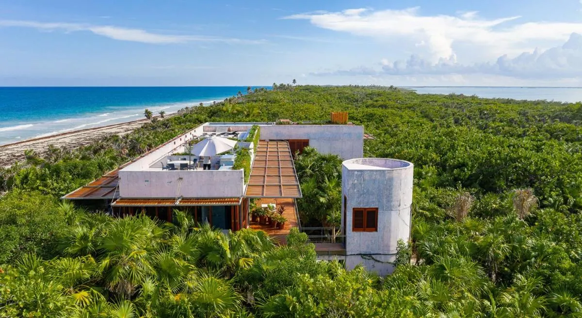 Image 5 of Beachfront Villa in the middle of jungle!