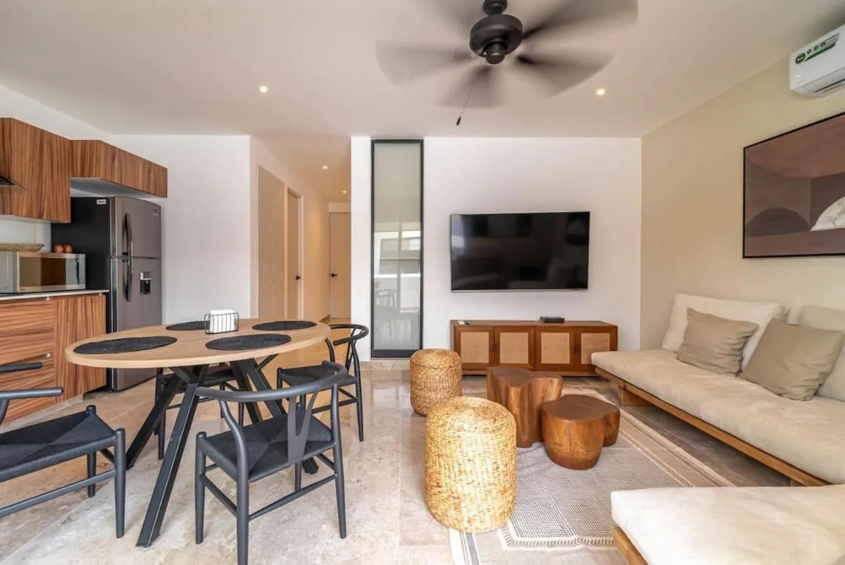 Image 4 of Bright 1 BD Suite with Balcony