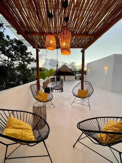 Image 4 of Casa Kuk, stylish, Beach at 5 min, Pool, Concierge