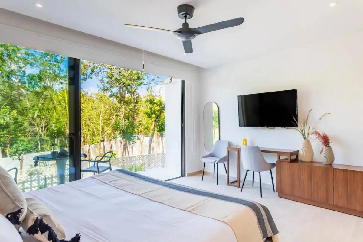 Image 5 of Central Park Lagunas – Luxury Modern Condo with Kitchen