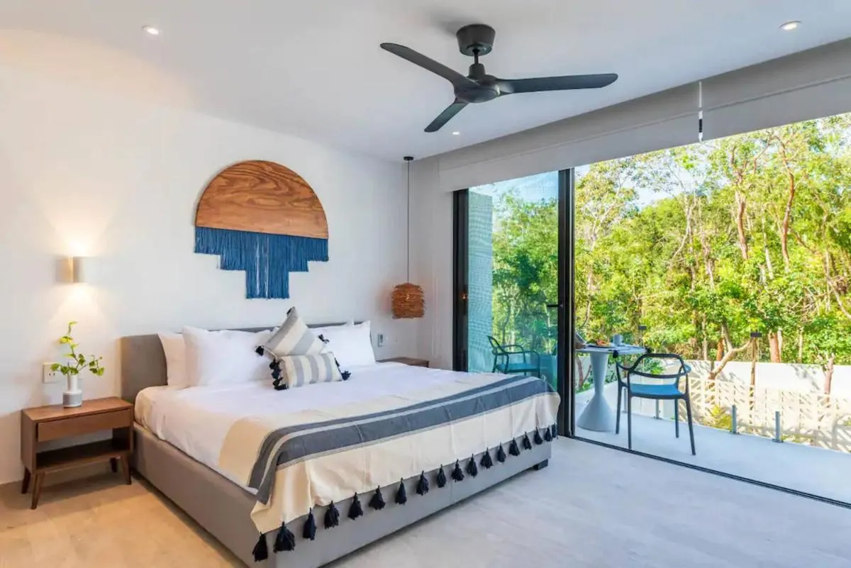 Image 1 of Central Park Lagunas – Luxury Modern Condo with Kitchen