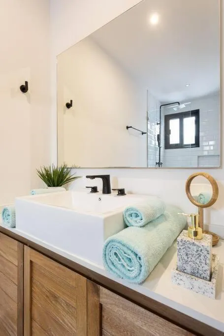 Image 3 of Chic Townhouse With Private Pool And Rooftop View