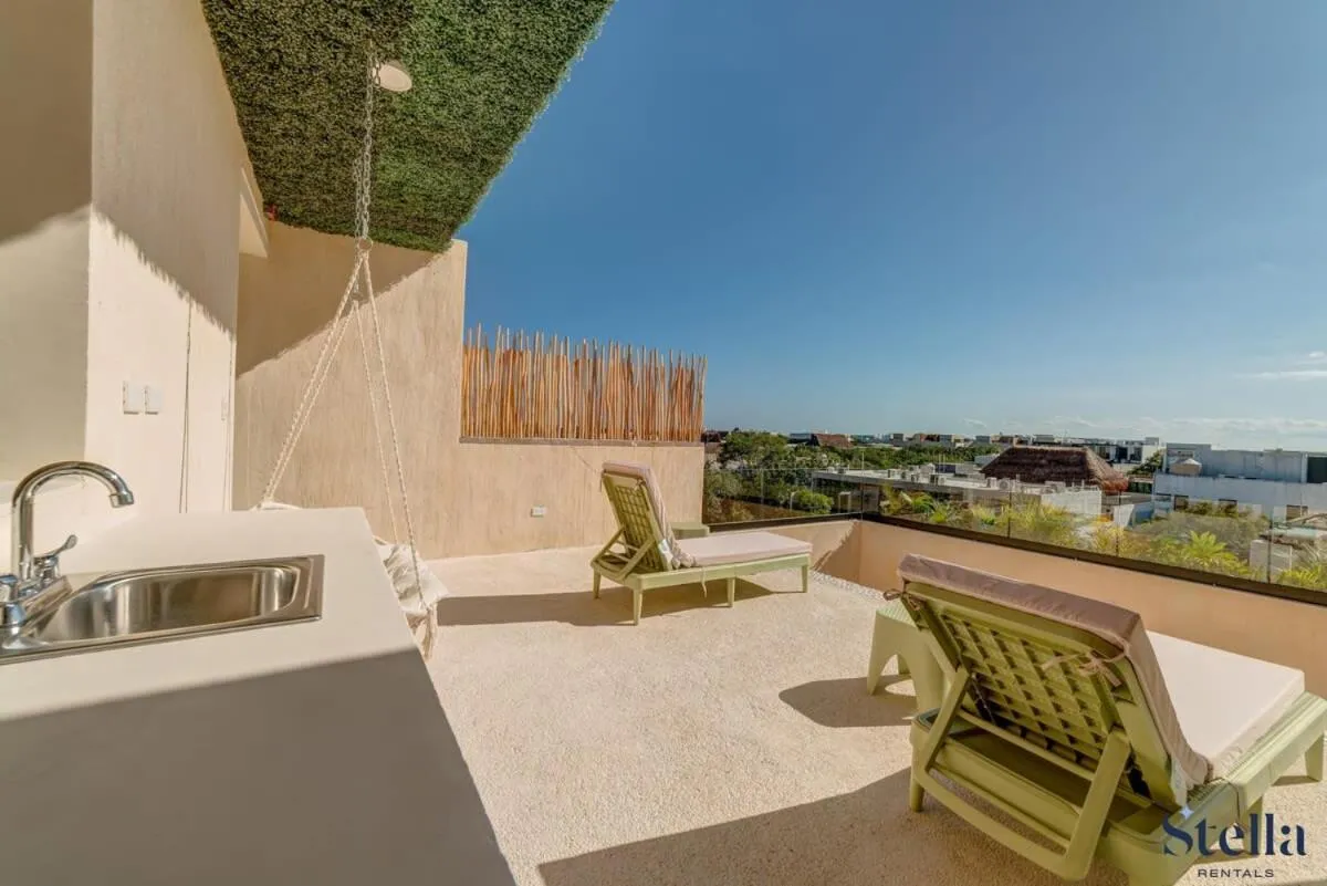 Image 5 of Chic Vibe, Balcony, Building Roof Pool and Gym