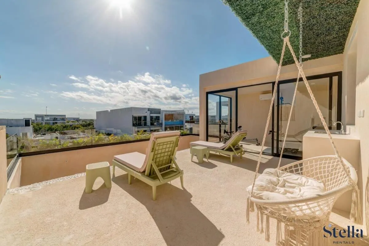 Image 3 of Chic Vibe, Balcony, Building Roof Pool and Gym