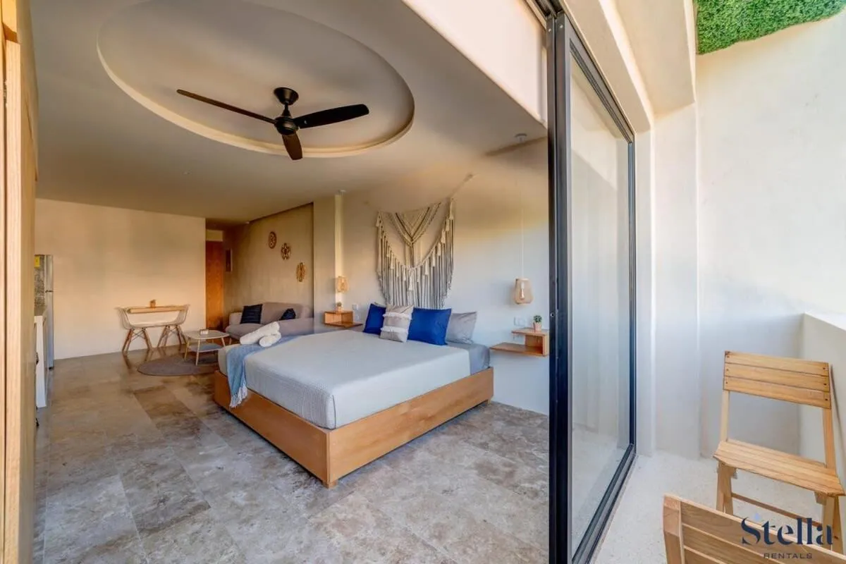 Image 4 of Chic Vibe, Balcony, Building Roof Pool and Gym