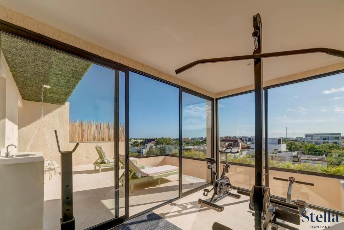 Image 2 of Chic Vibe, Balcony, Building Roof Pool and Gym