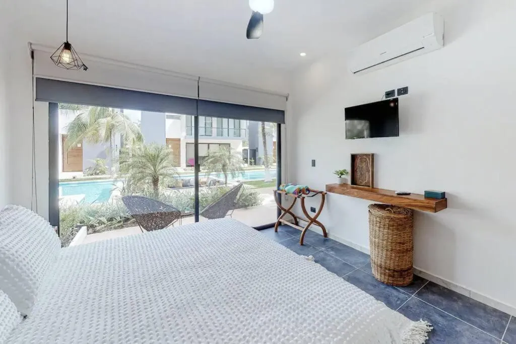 Image 1 of Contemporary poolside Condo, Wi-Fi – Paraiso Kaanal 101